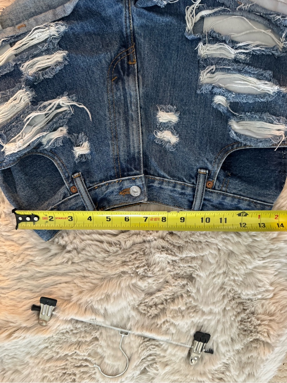 Levi’s Distressed Denim Cut Off Shorts |26 - Picture 10 of 10